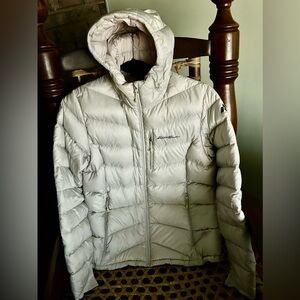 Eddie Bauer puffy zippered down filled jacket size large